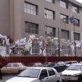 Scuola "Sogliano" (Napoli), 1998. I fogli della storia. Una facciata dipinta.