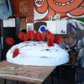 La fasciatura per il mondo (fil di ferro, cartone ondulato). Laboratori per il 40° Corteo di Carnevale di Scampia. <em>Ph. Franco Vicario.</em>