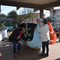 Assemblaggio del globo per il 40° Corteo di Carnevale di Scampia, domenica 27 febbraio 2022. <em>Ph Martina Pignataro.</em>