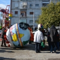 Assemblaggio del carro del globo per il 40° Corteo di Carnevale di Scampia, domenica 27 febbraio 2022. <em>Ph Martina Pignataro.</em>