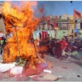 Il rito catartico del fuoco che conclude il 40° Corteo di Carnevale di Scampia, domenica 27 febbraio 2022. <em>Ph Ferdinando Kaiser.</em>