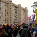 Il 41° Corteo di Carnevale di Scampia sotto i palazzoni del Lotto T, domenica 19 febbraio 2023. <em>Ph Maria Reitano.</em>