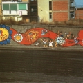 Mural antivertice G7. Fermiamo il treno dei problemi. - Via Cintia - Soccavo - Napoli. La mano della vita che ferma il treno dei guai.