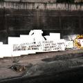 Scritta ad opera di alcuni compagni di Rifondazione Comunista, dopo che il Comune fece coprire il mural durante il G7.