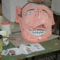 La faccia di Berlusconi (fil di ferro, cartapesta). Ph. M. P..